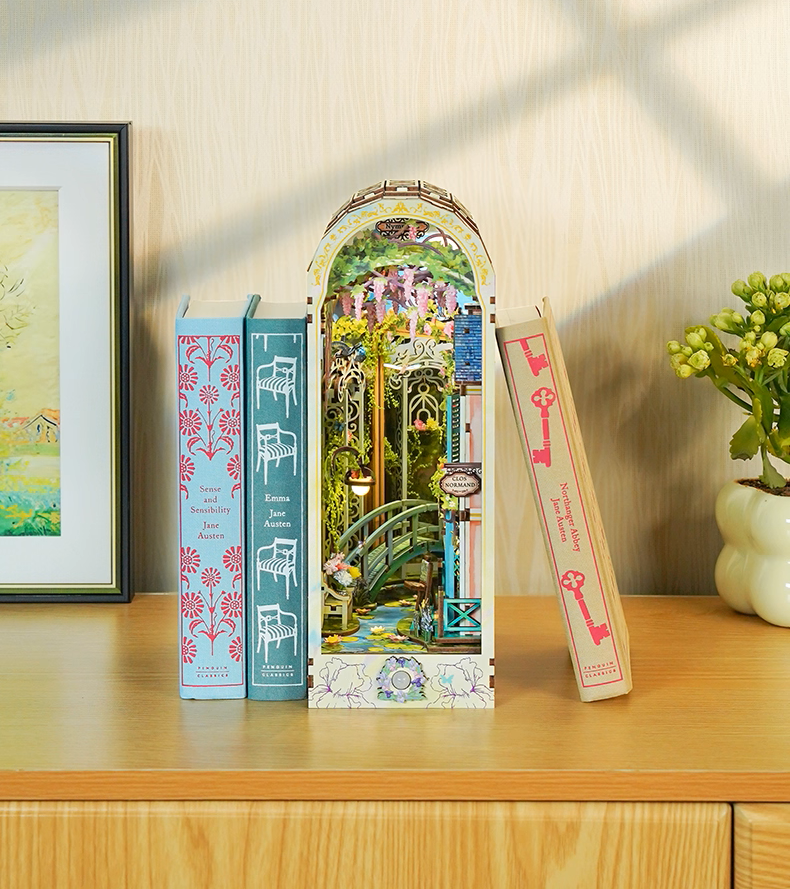 DIY Miniature Dollhouse
Rolife Cutebee HYUKBI DIY Booknook Dollhouse Kit 3D Wooden Puzzle
Micro Building Blocks Set
Blindbox plush cute toy